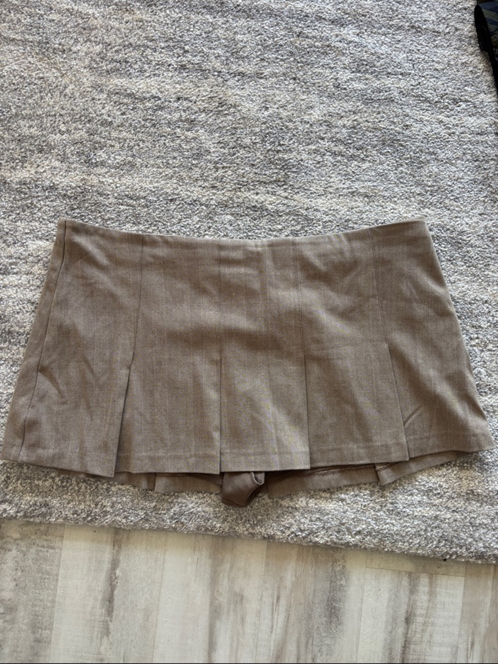Abercrombie and Fitch Mid Rise Wide Pleated Mini Skort